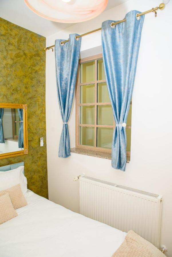 Bistro Centru Vechi Craiova Hotel ภายนอก รูปภาพ