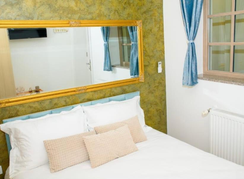 Bistro Centru Vechi Craiova Hotel ภายนอก รูปภาพ